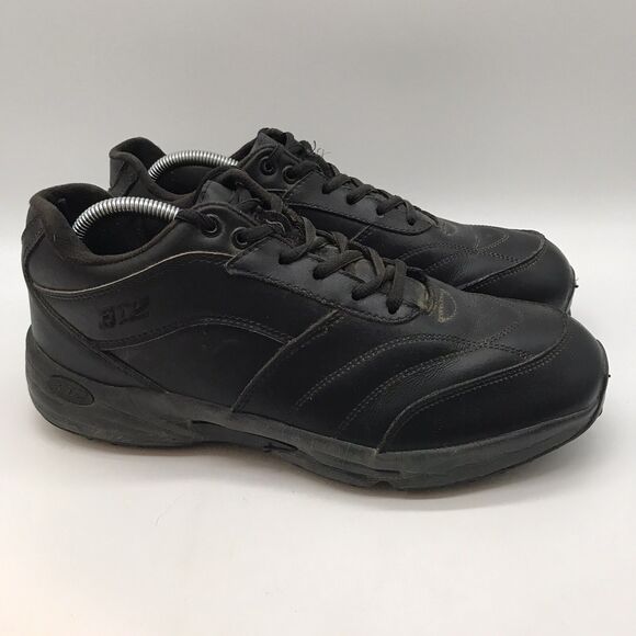 3N2 Reaction Lo Umpire Softball - Baseball Cleats Men's 10 Black Leather Sneaker - Picture 1 of 10